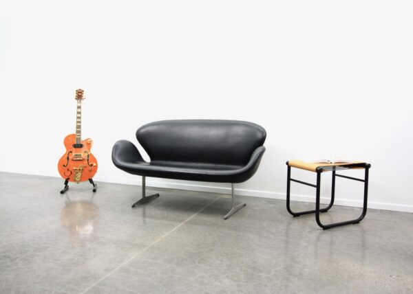 Swan sofa Arne Jacobsen Fritz Hansen black leather